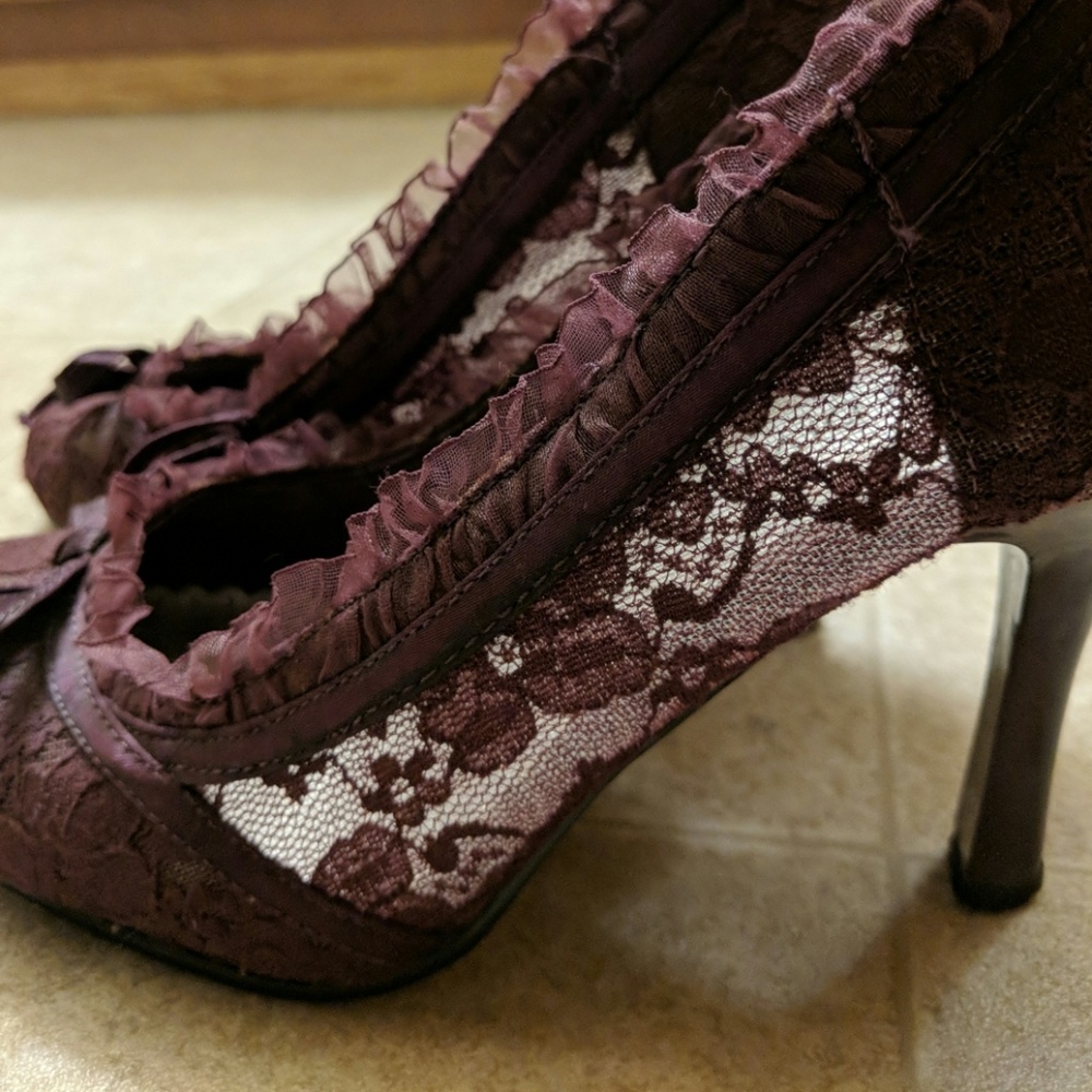 Burgundy Lace Stiletto 3" High Heels! Size 7